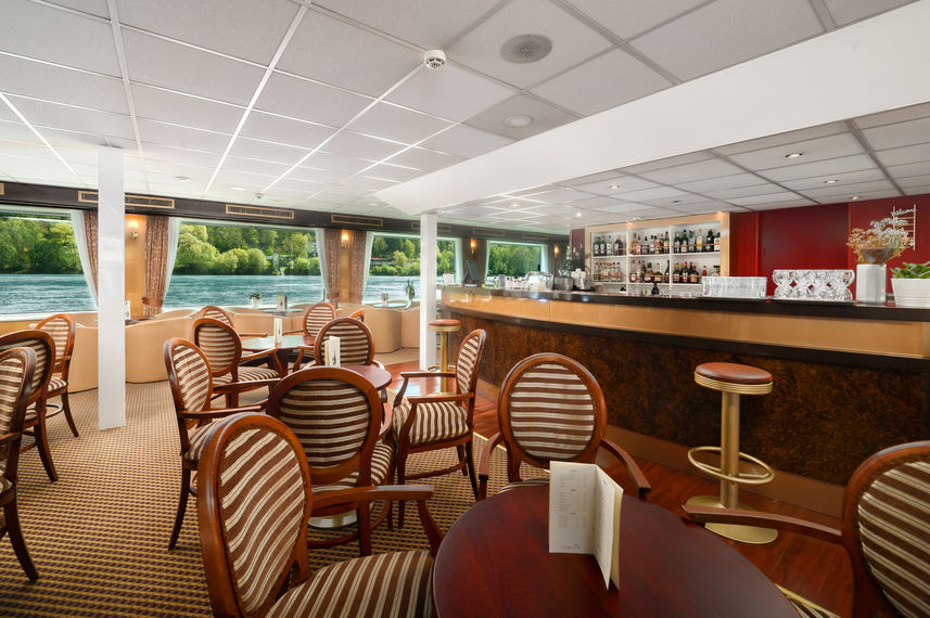 Bar and Lounge Area - Fidelio