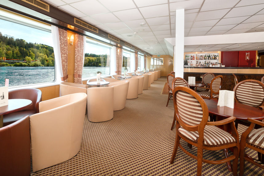Bar and Lounge Area - Fidelio
