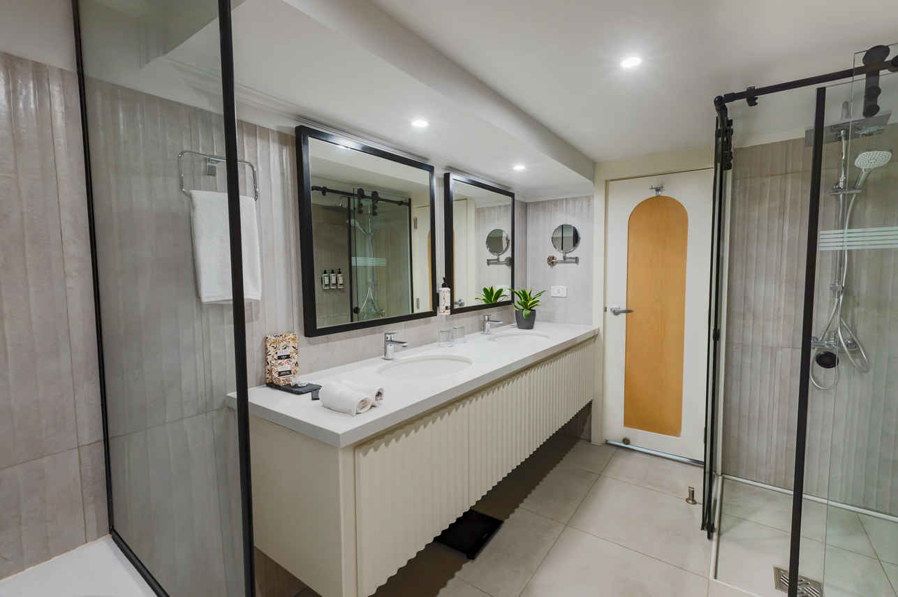 Deluxe Suite En-suite Bathroom