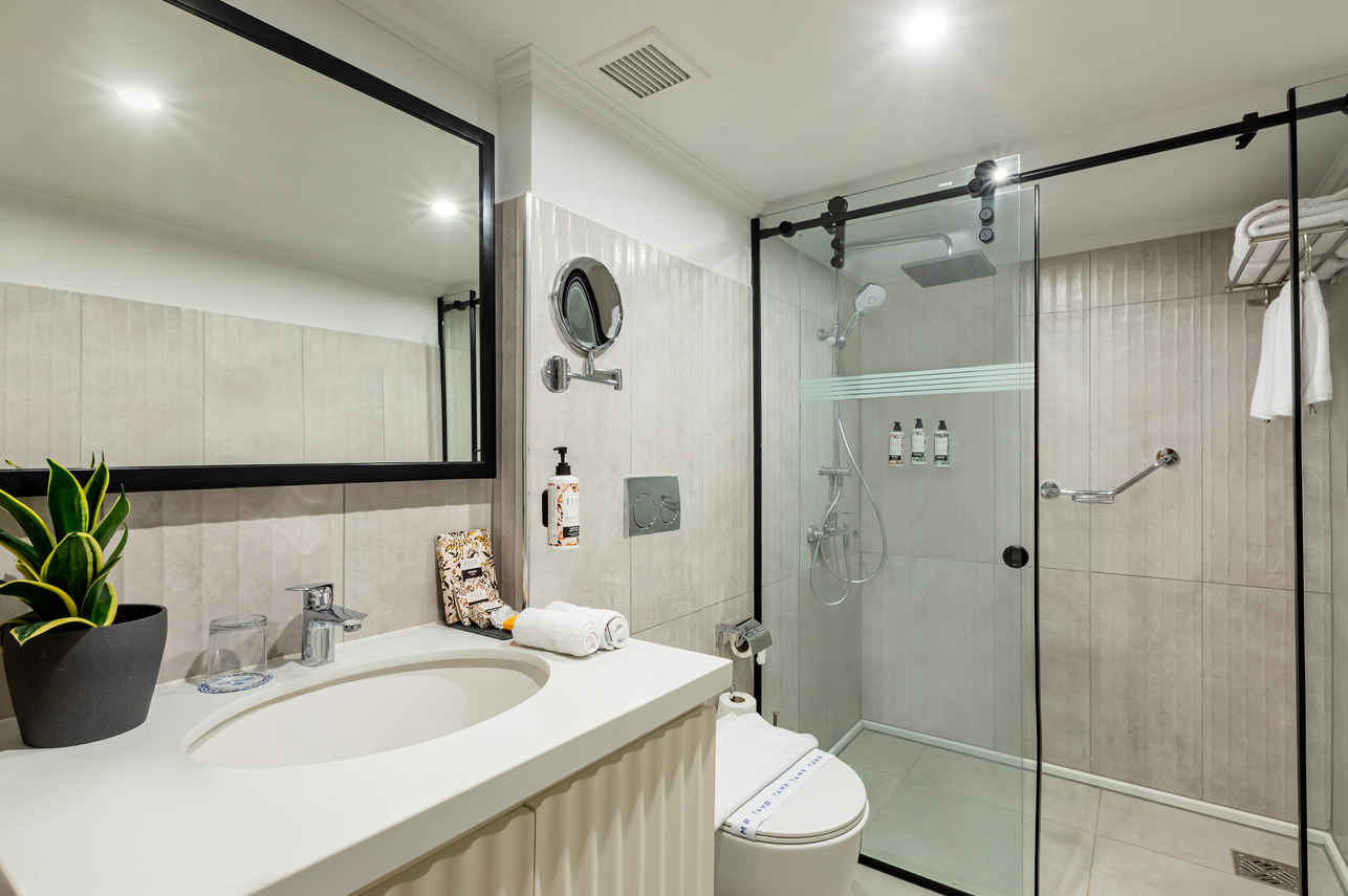 Family Suite En-suite Bathroom