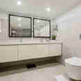 Family Suite En-suite Bathroom