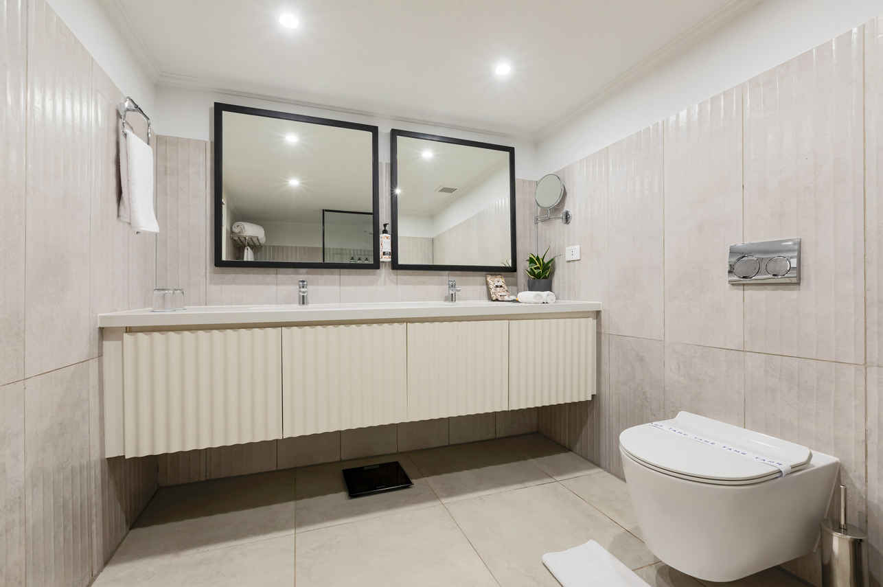 Family Suite En-suite Bathroom