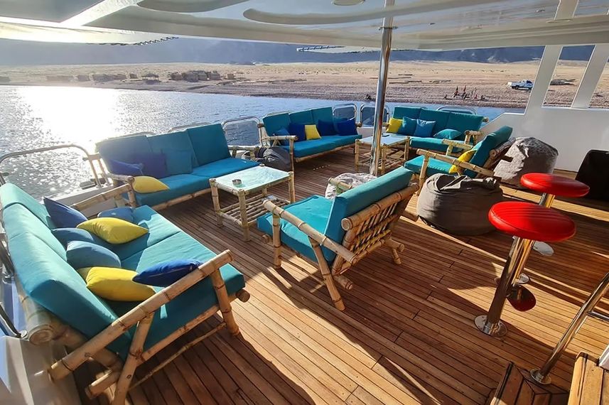 Outdoor Lounge - VIP Shrouq