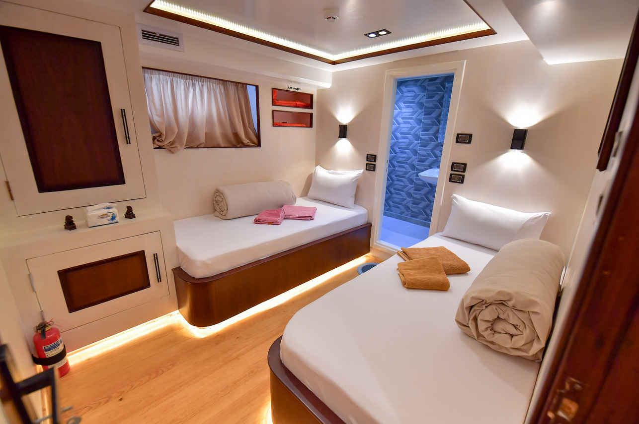 Upper Deck Cabin - South Moon 1