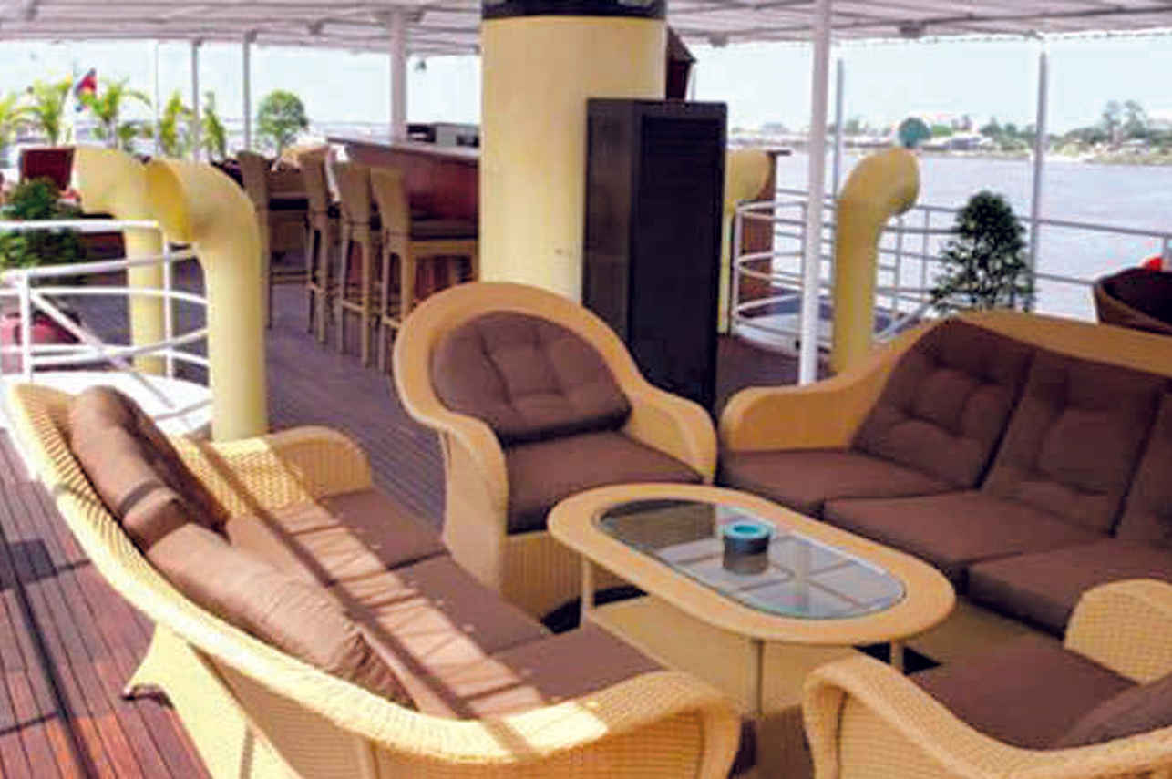 Outdoor Lounge - Toum Tiou II