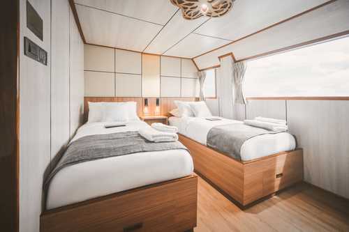 Deluxe cabin