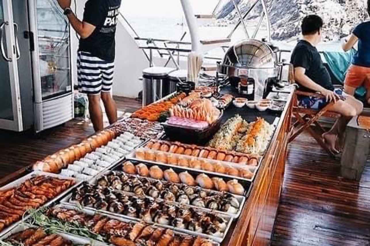 船のお食事 - Aqua Thailand