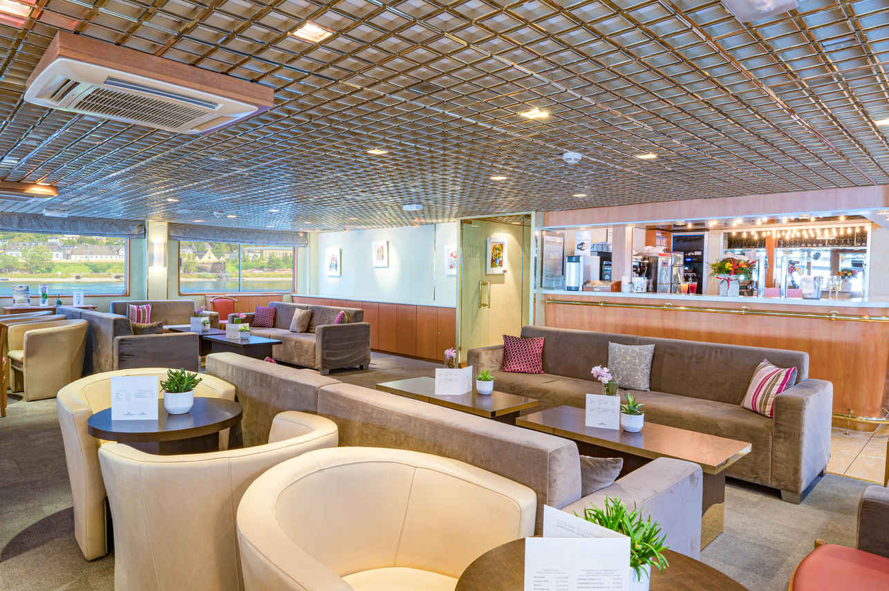 Bar and Lounge Area - MS Beethoven