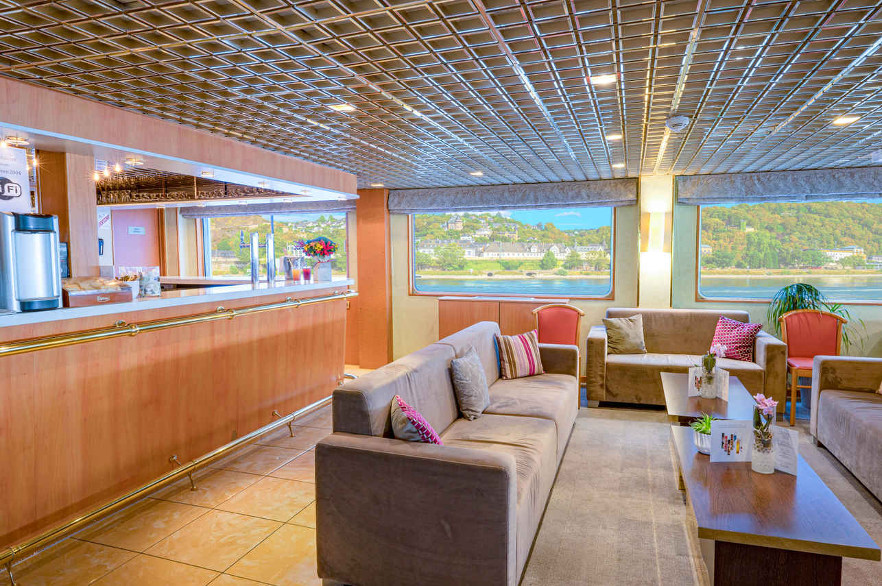 Bar and Lounge Area - MS Beethoven