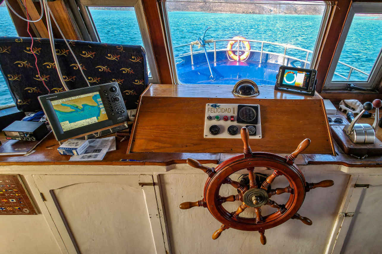 Captains Helm - Felicidad II