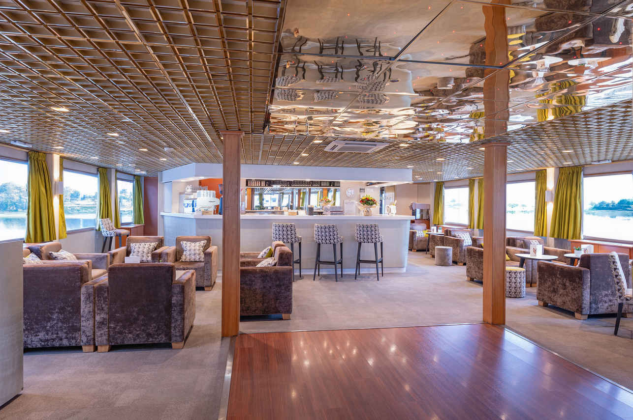 Bar and Lounge Area - MS France