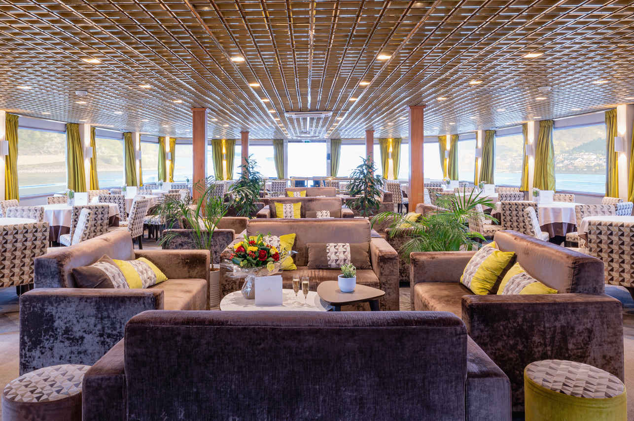 Indoor Saloon - MS France