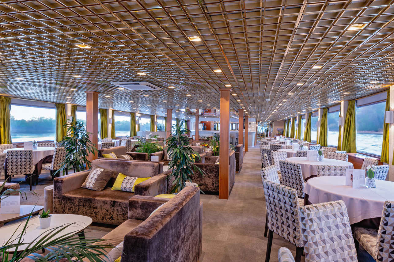 Indoor Saloon - MS France