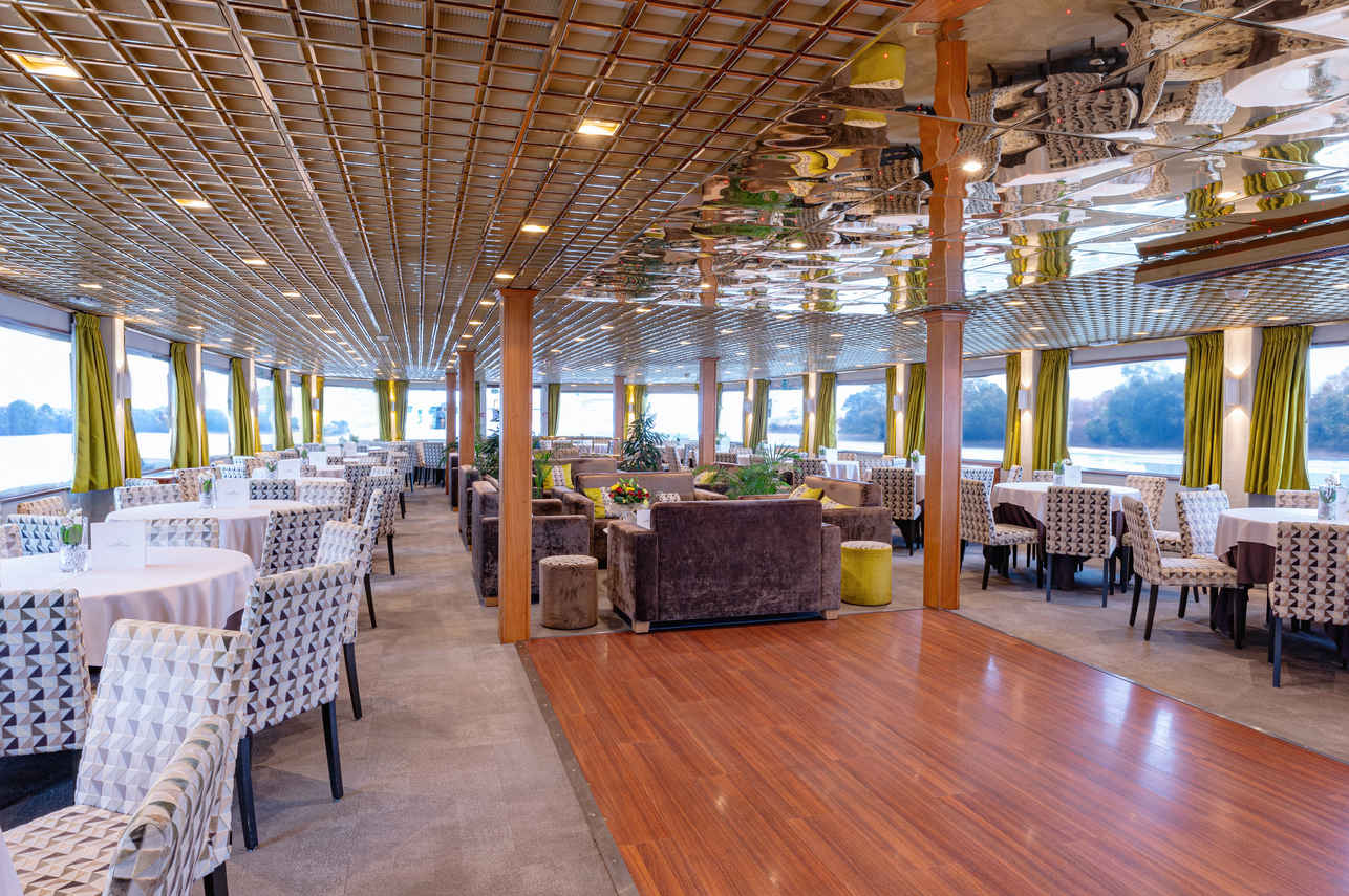 Indoor Saloon - MS France