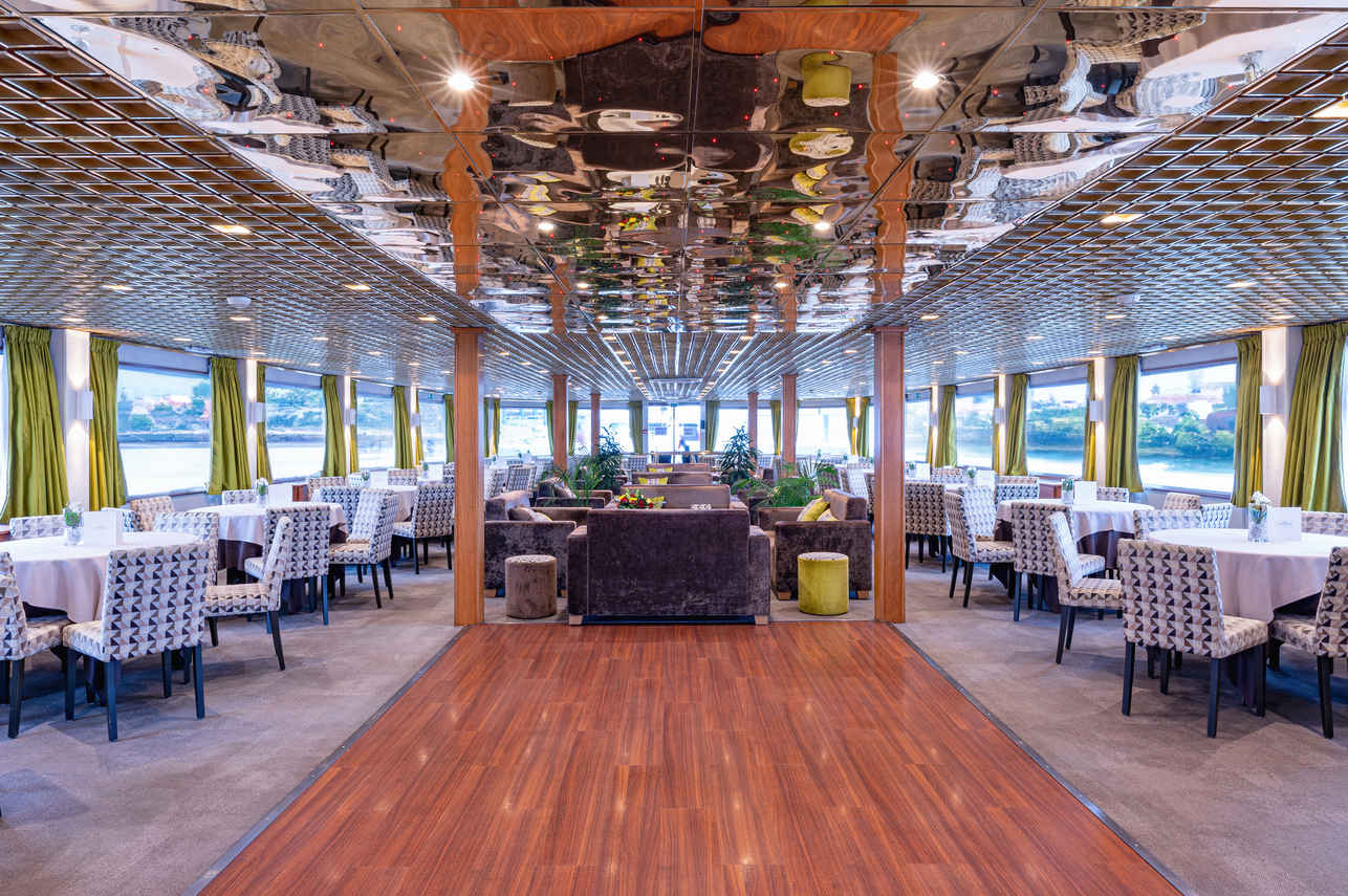 Indoor Saloon - MS France