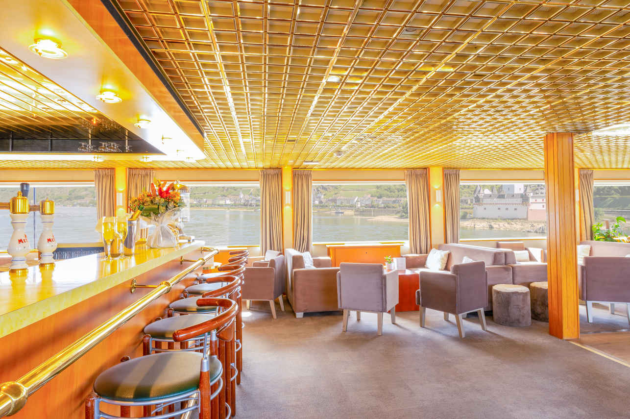 Bar and Lounge Area - MS Leonardo Da Vinci