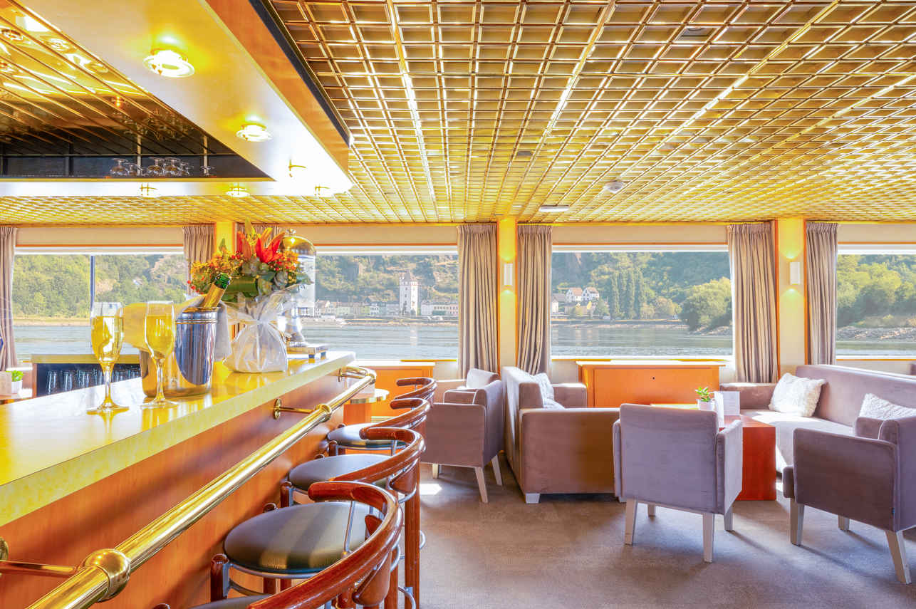 Bar and Lounge Area - MS Leonardo Da Vinci