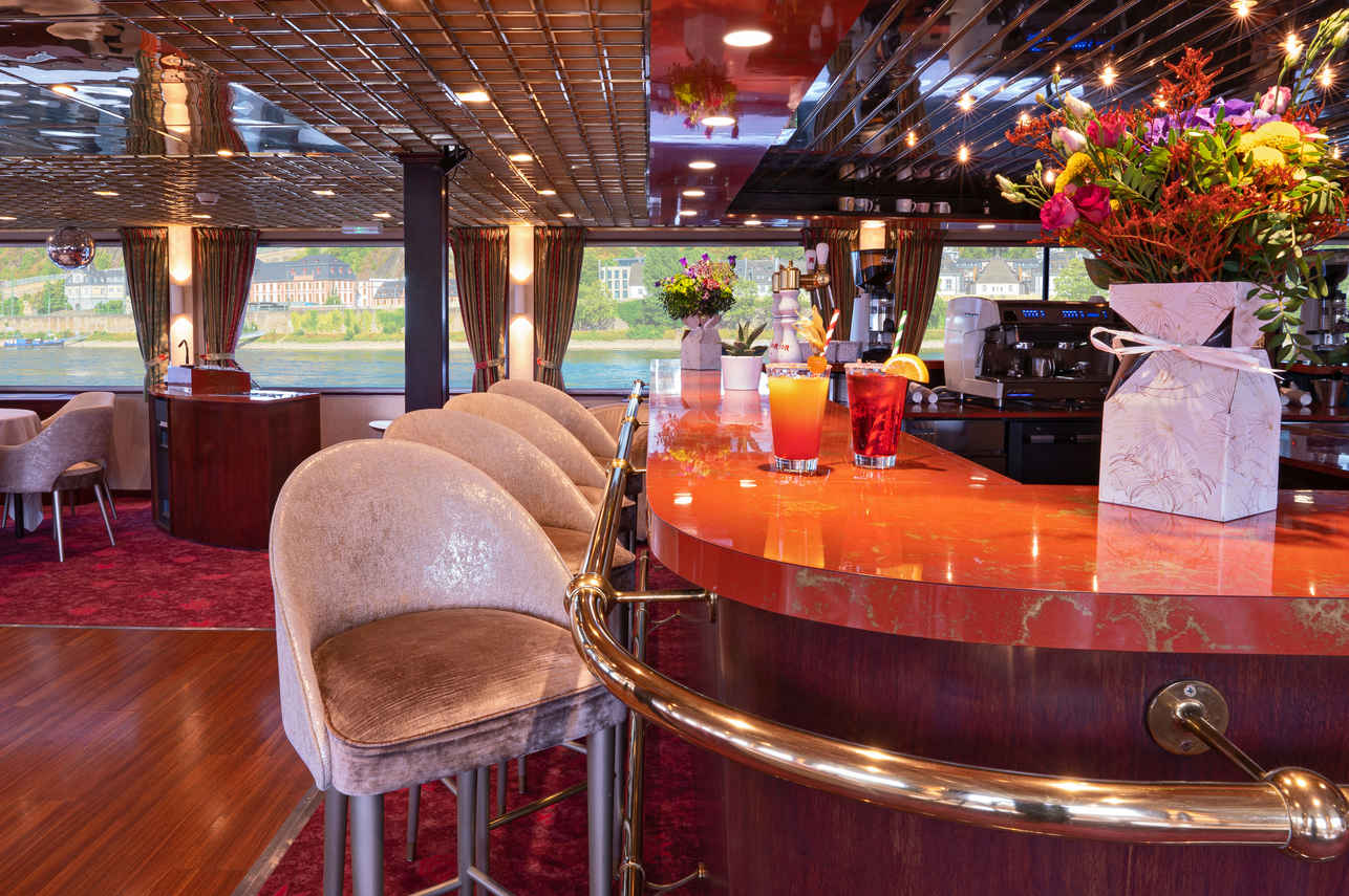 Bar and Lounge Area - MS Mona Lisa