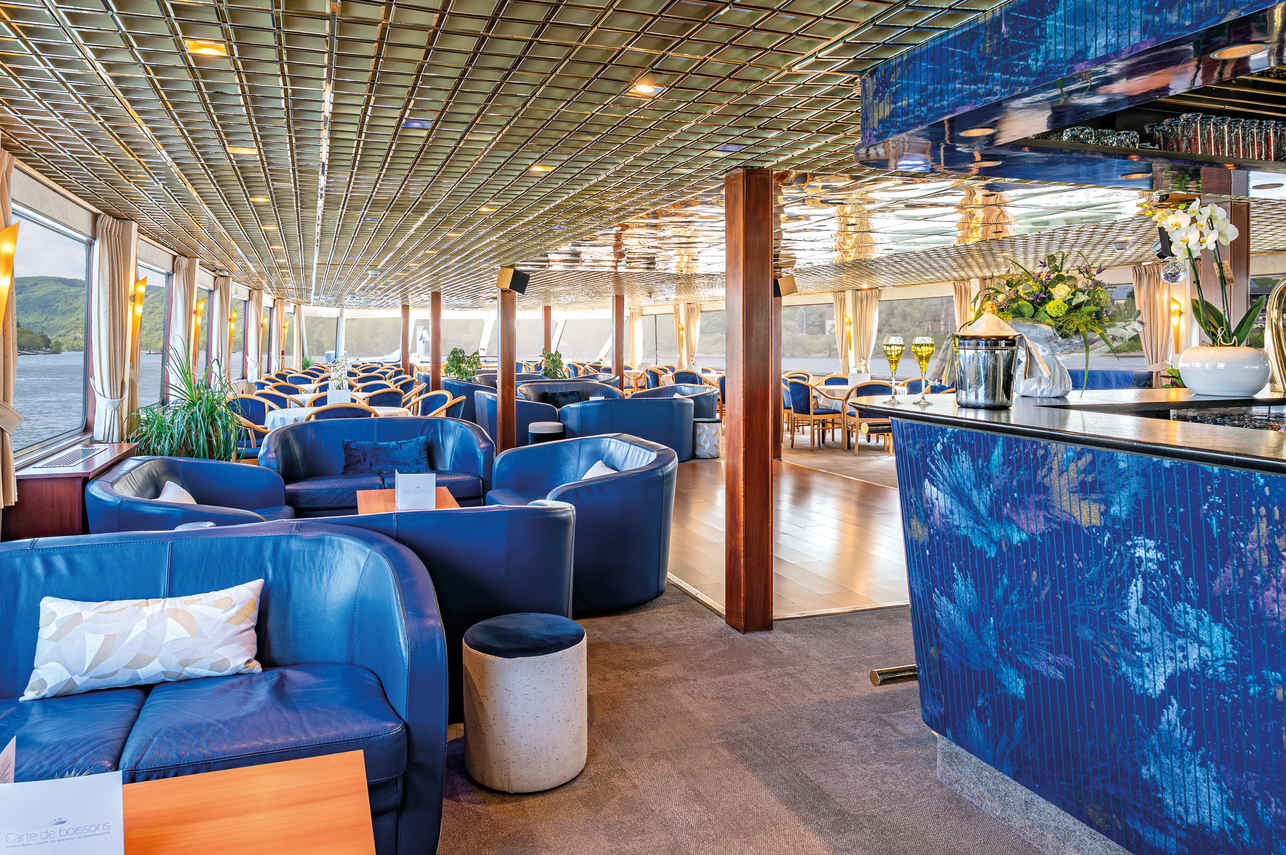 Bar and Lounge Area - MS La Boheme