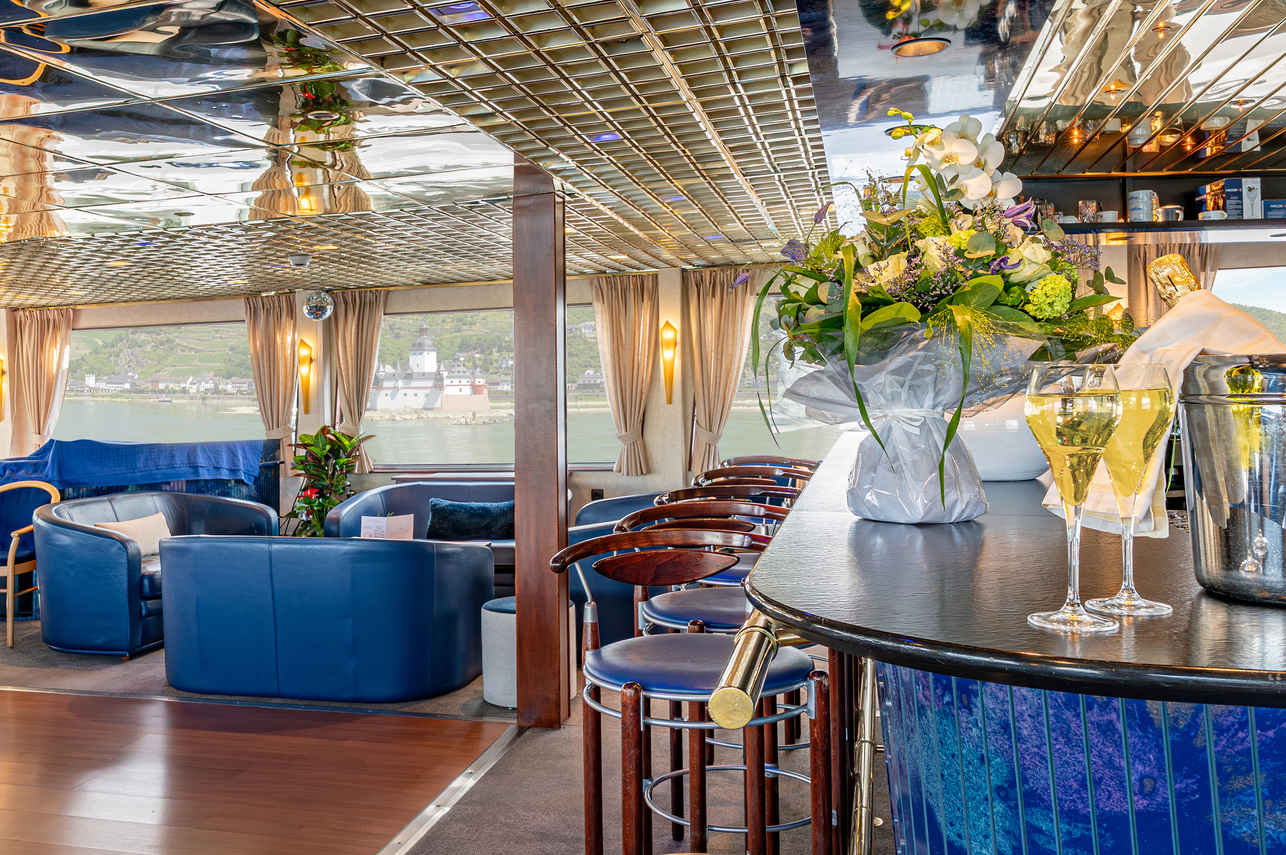 Bar and Lounge Area - MS La Boheme
