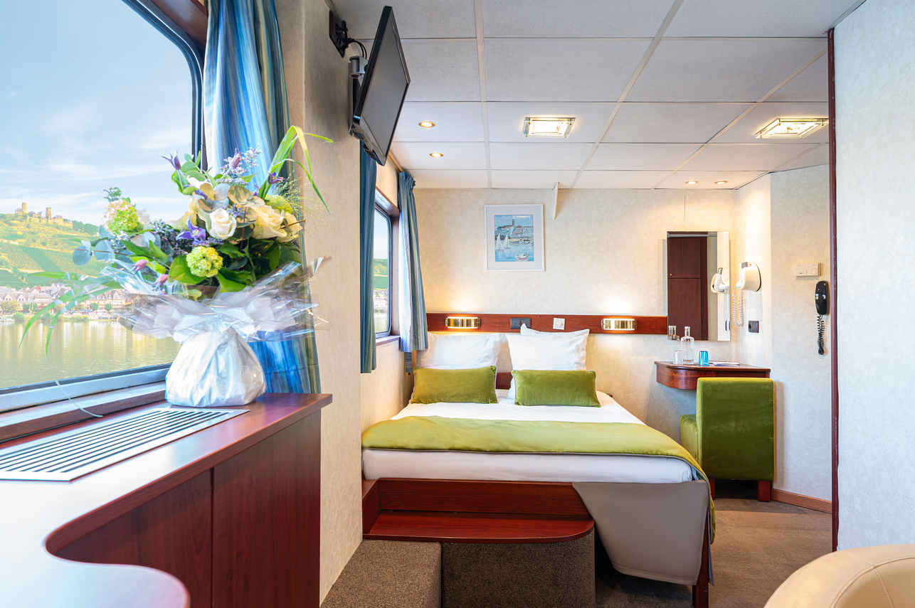 Double Cabin - MS La Boheme