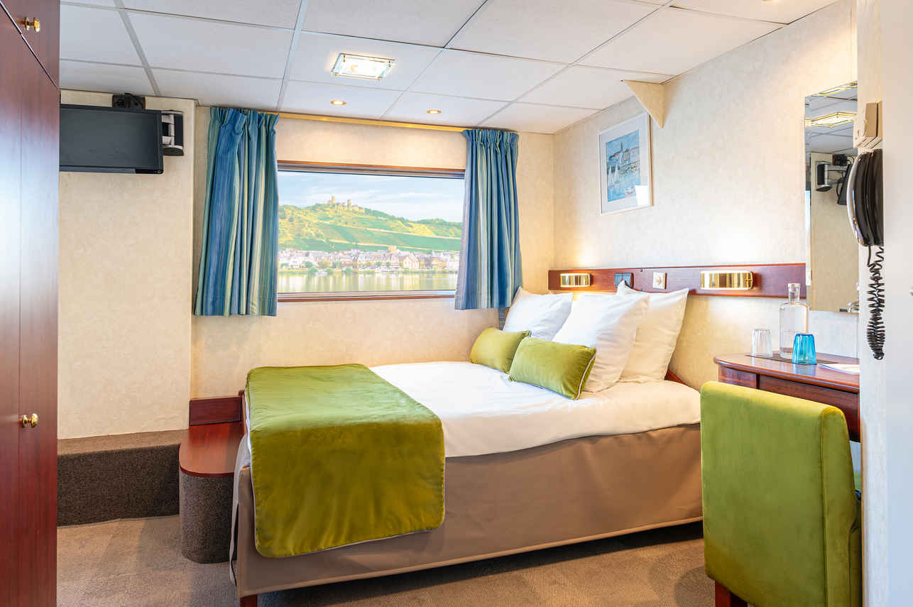 Double Cabin - MS La Boheme