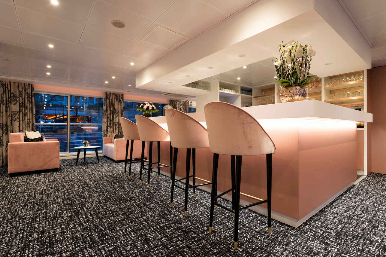 Bar Area - MS Renoir