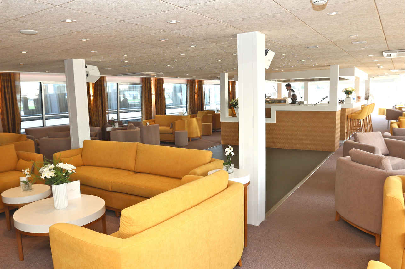 Salão fechado - MS Camargue