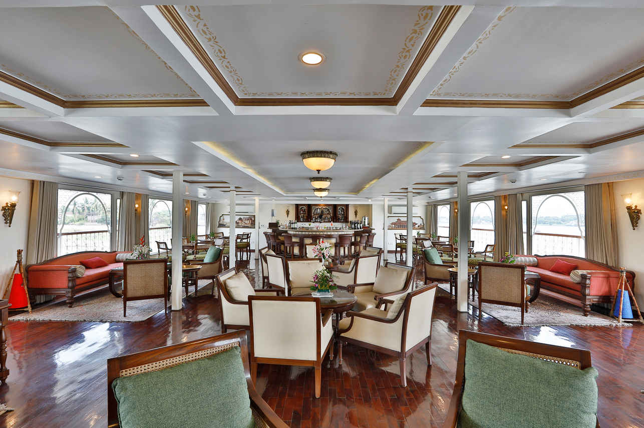 Salon interior - Ganges Voyager