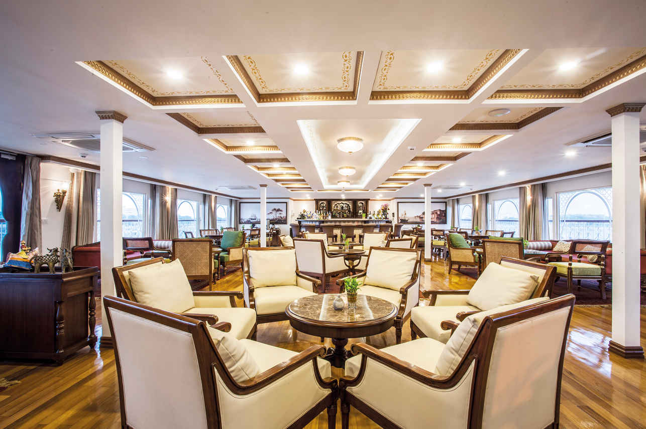 Salon interior - Ganges Voyager