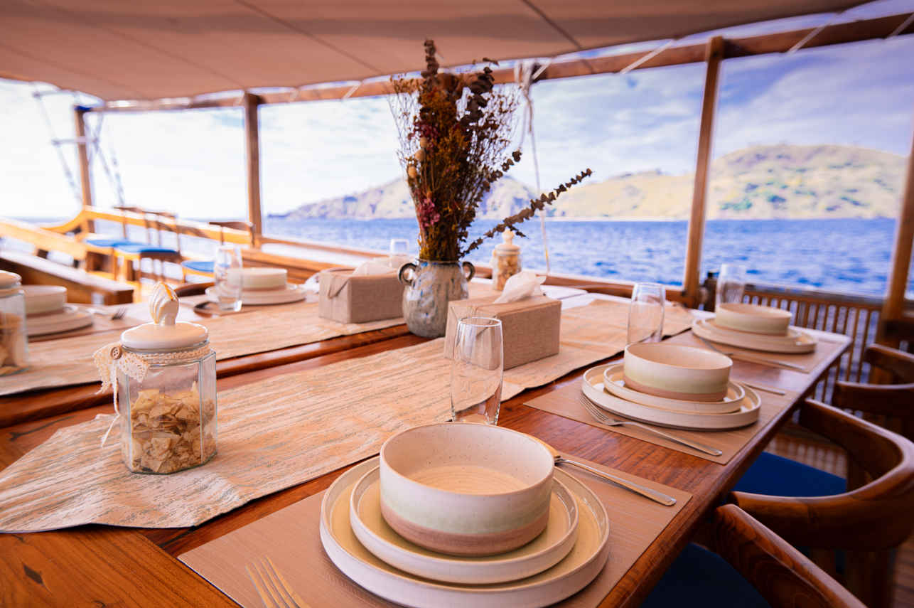 Outdoor Dining - Blue Lotus