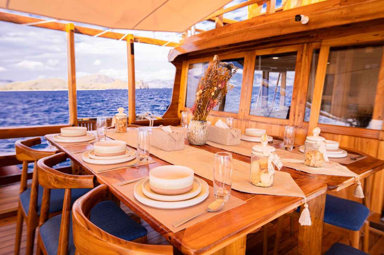 Outdoor Dining - Blue Lotus