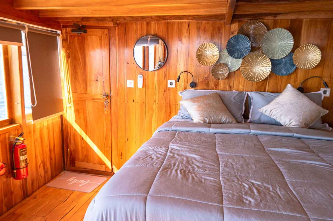 Master Cabin - Blue Lotus