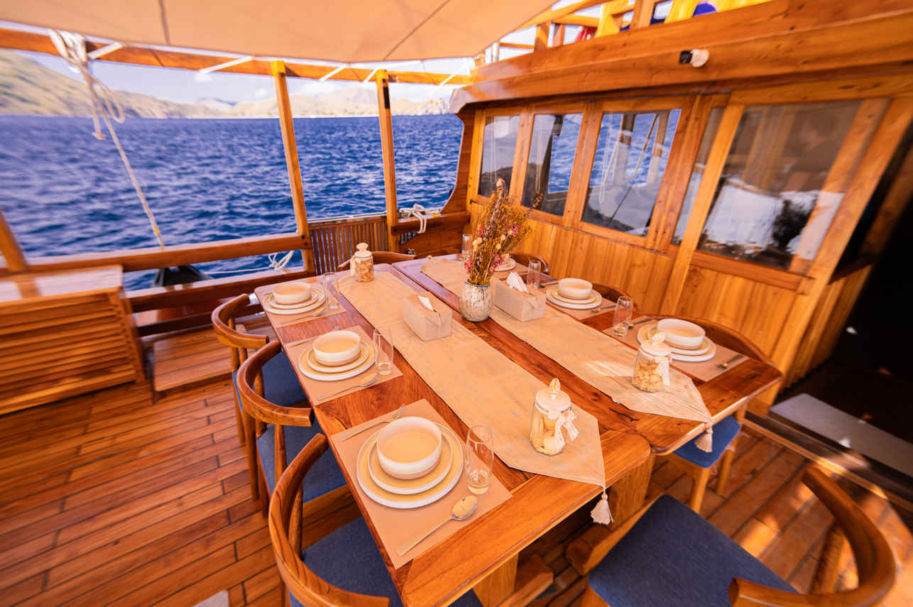 Outdoor Dining - Blue Lotus