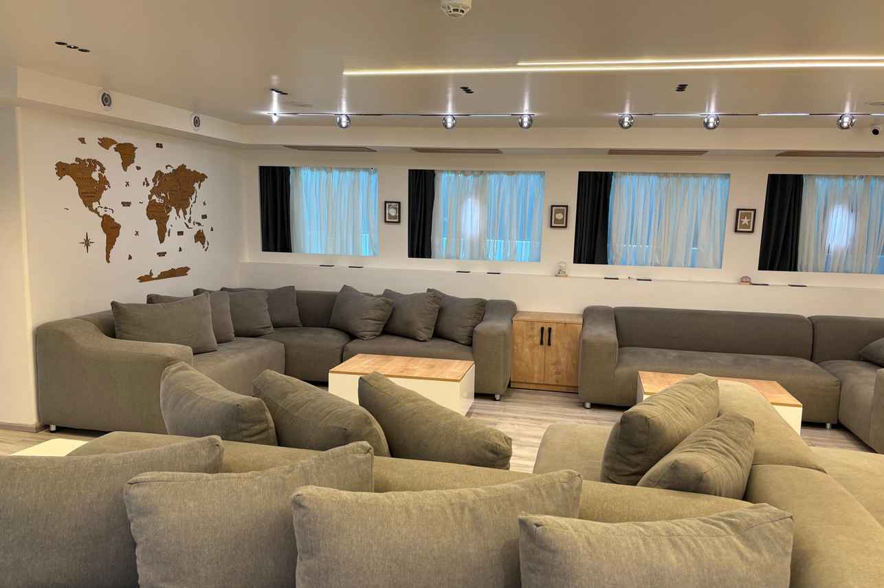 Indoor Saloon - Sindalahs
