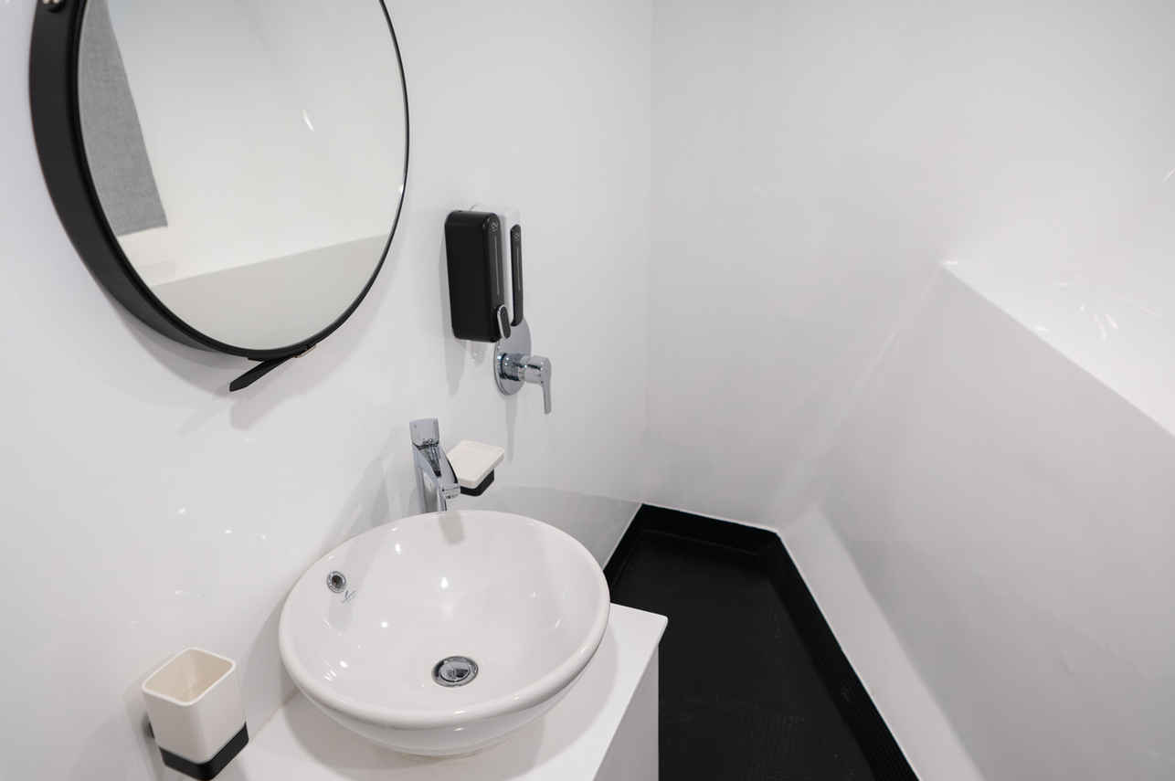 Double/Twin Cabins - Upper Deck En-Suite bathroom