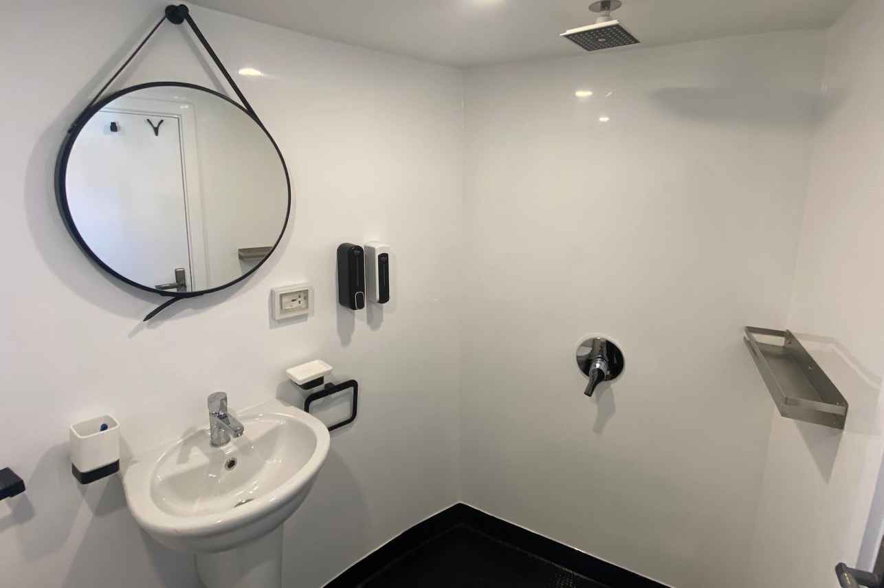 Upper Deck Suite - En-Suite bathroom