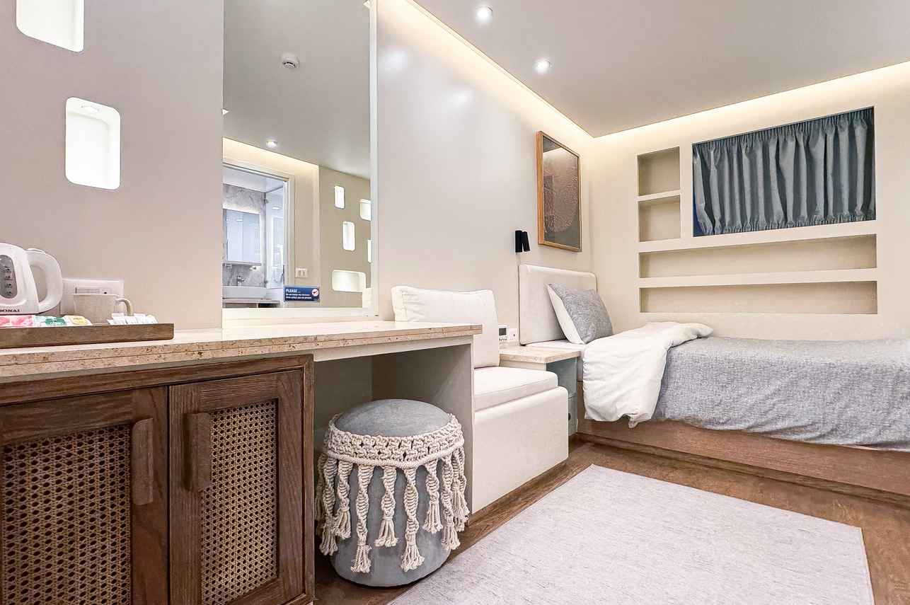 Lower Deck Single Suite