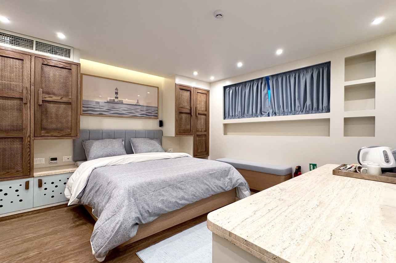 Lower Deck Suite