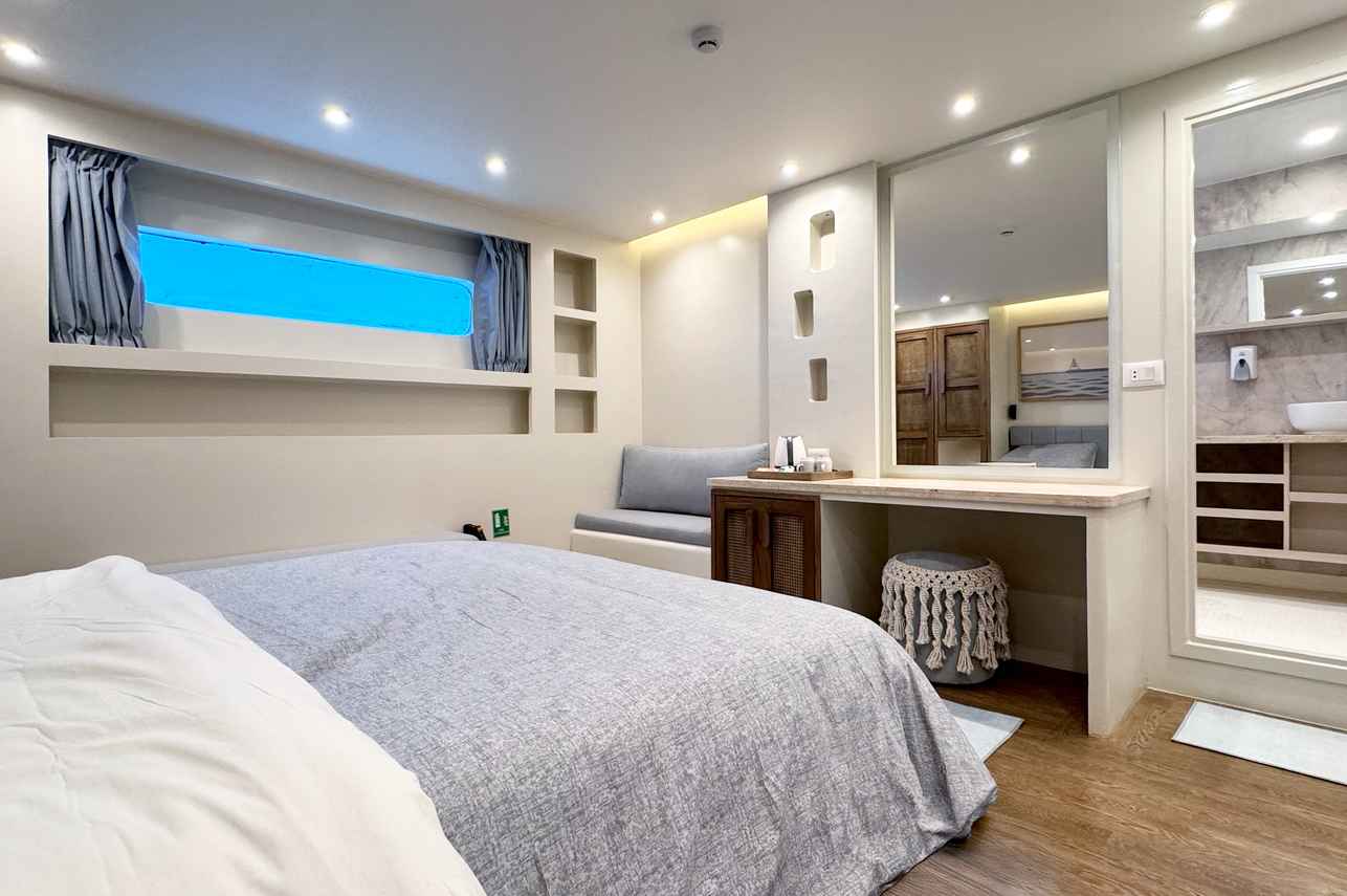 Lower Deck Suite