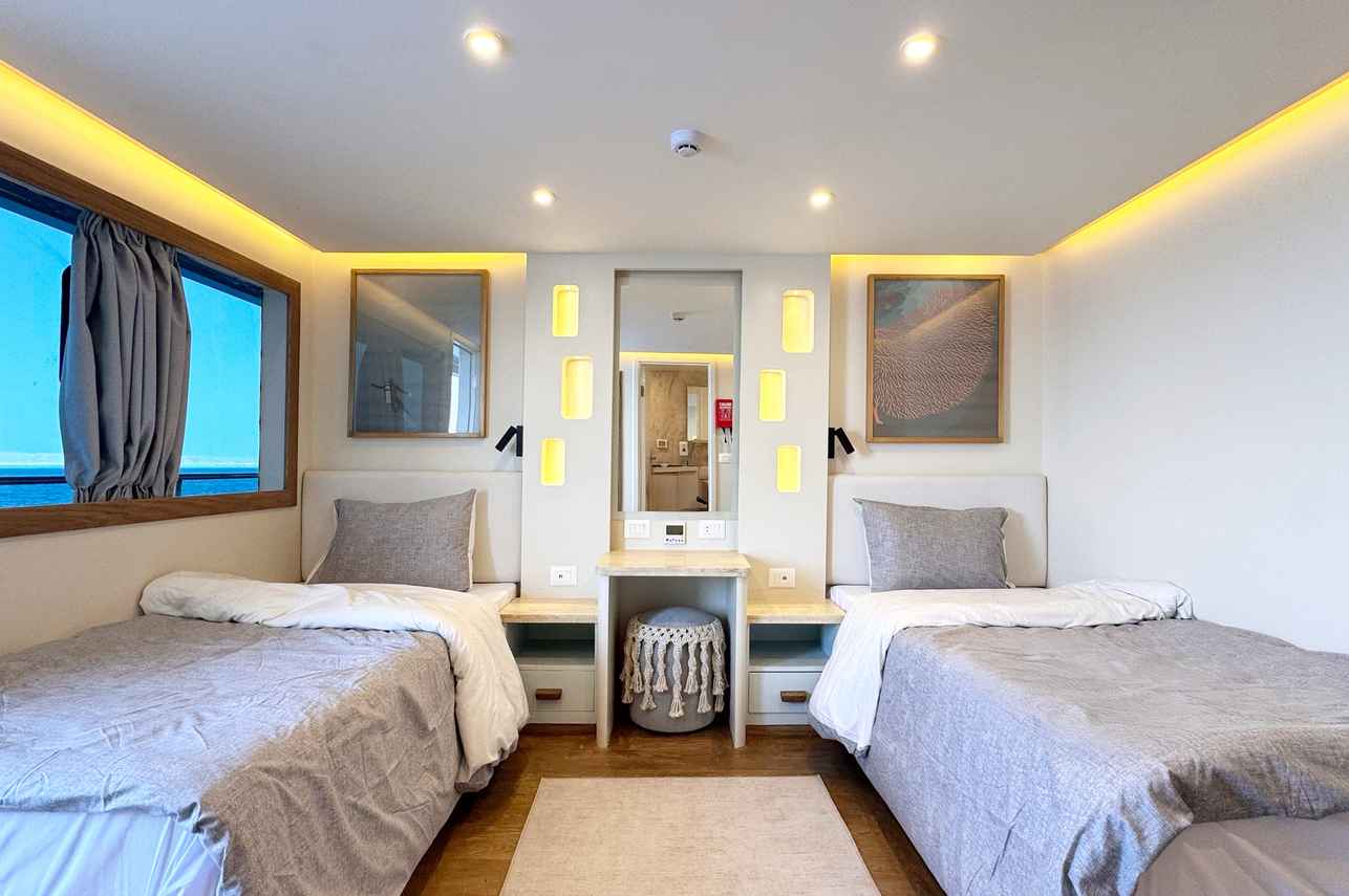 Upper Deck Twin Cabin