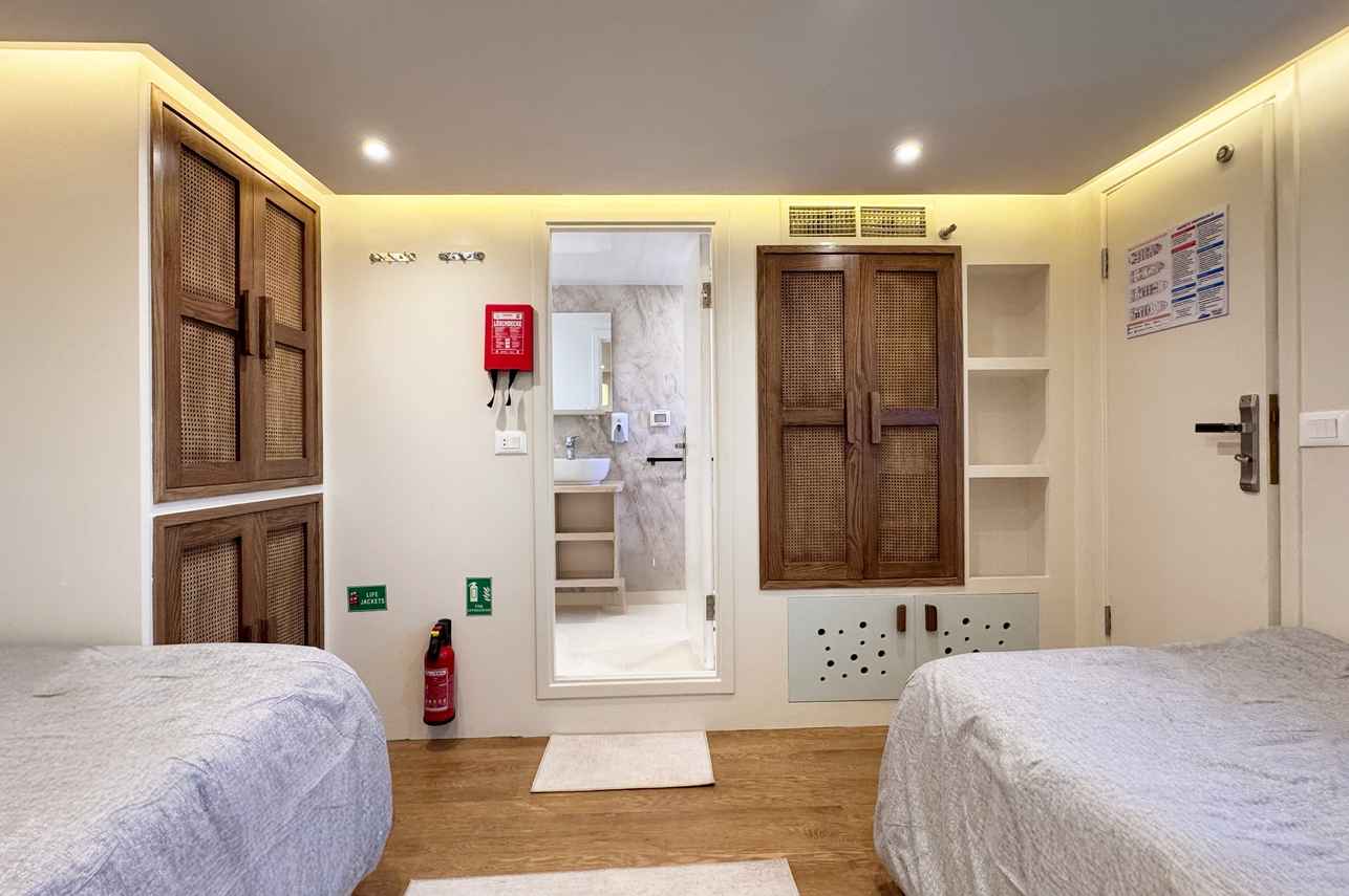 Upper Deck Twin Cabin