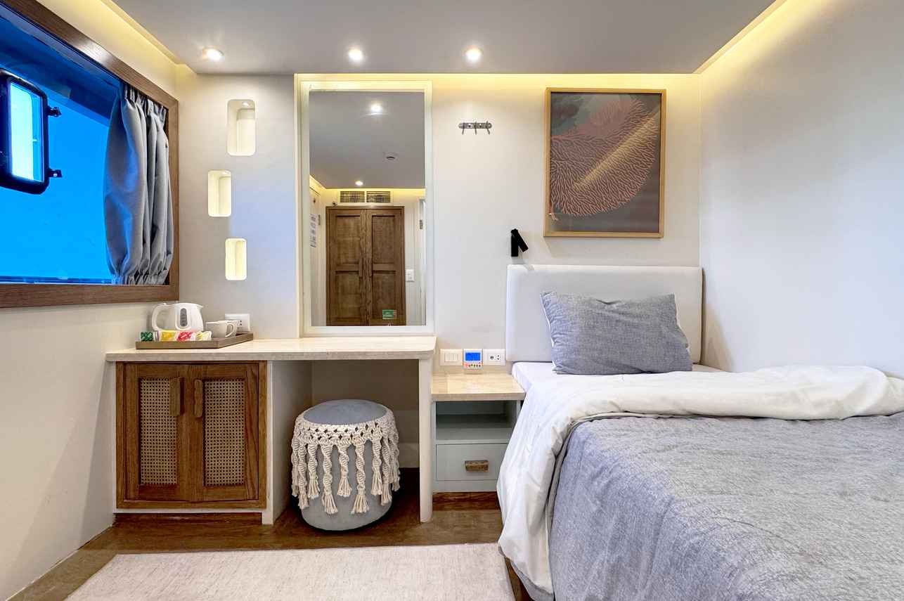 Upper Deck Single Suite