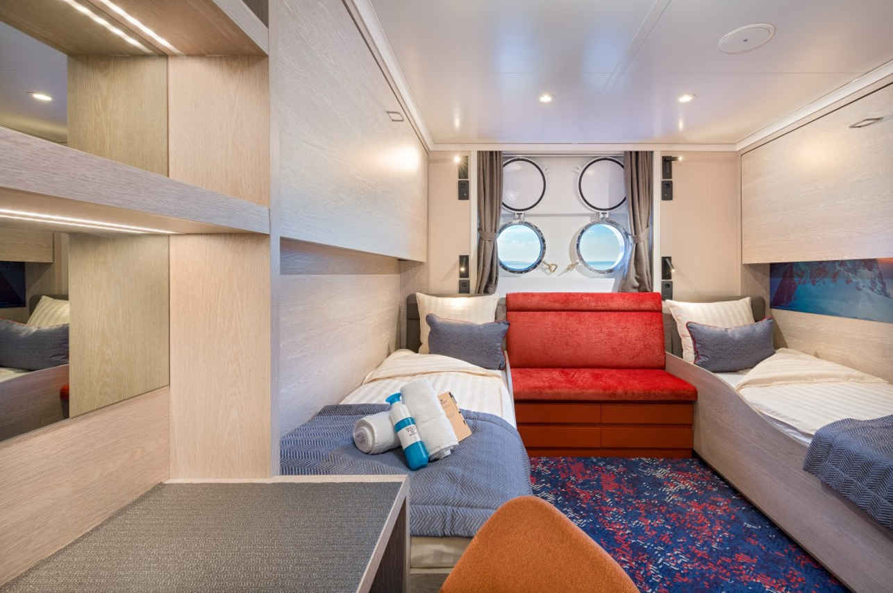 Quadruple Porthole