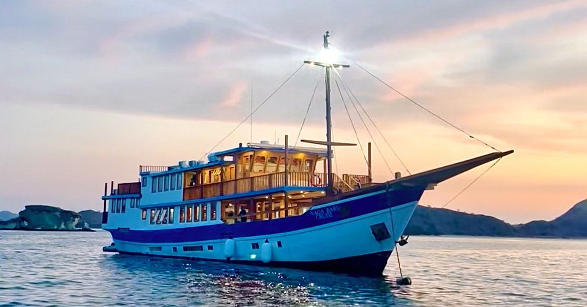 Naga Biru — vessel photograph