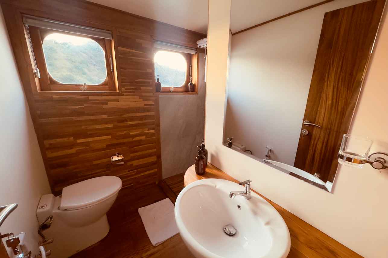 En-suite badkamers - Naga Biru
