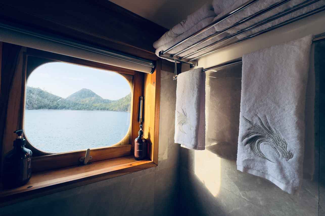 En-suite badkamers - Naga Biru