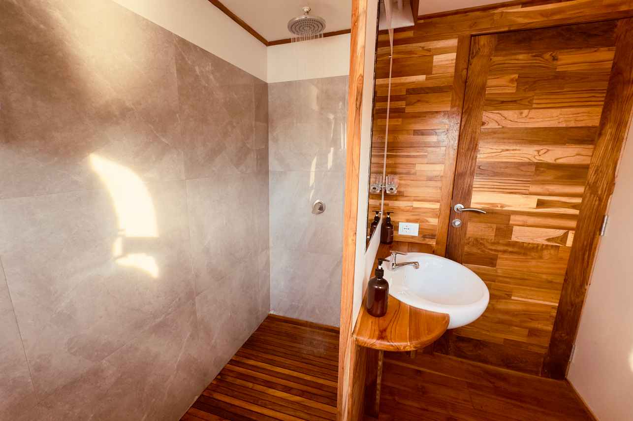 En-suite badkamers - Naga Biru
