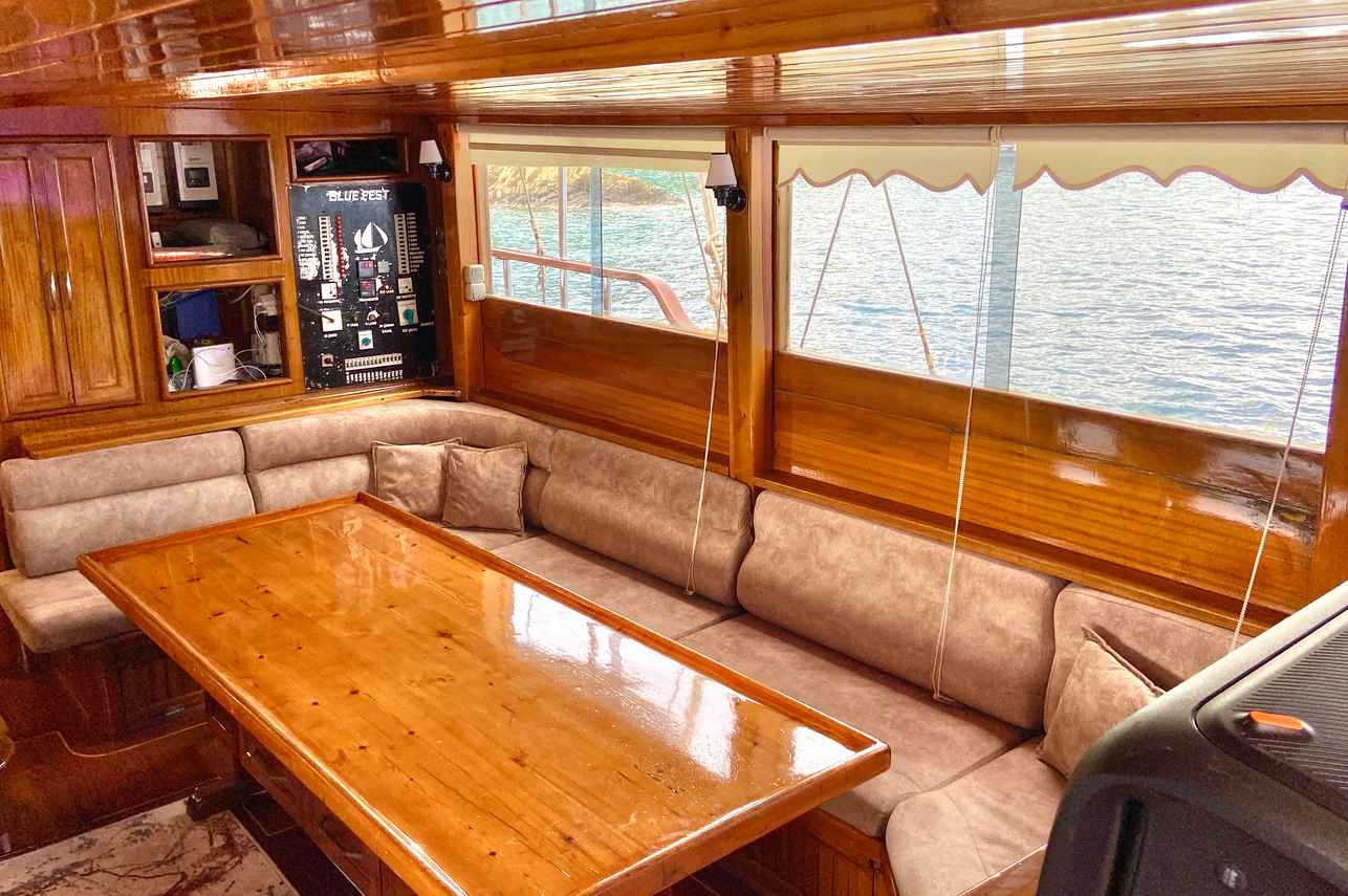 Indoor Saloon - Farout Classic Gulets