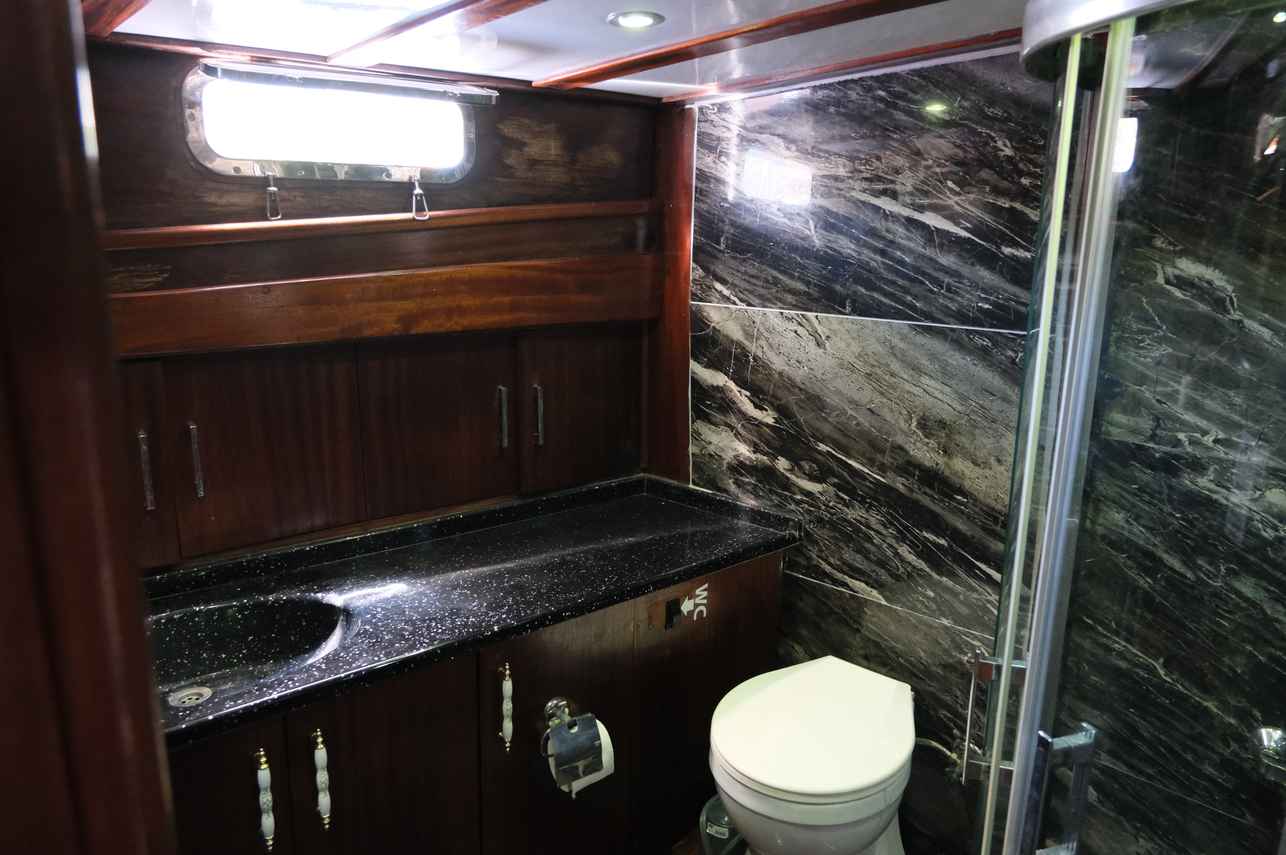 En-Suite bathrooms - Farout Classic Gulets